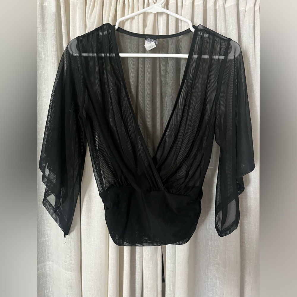 Black mesh flow top